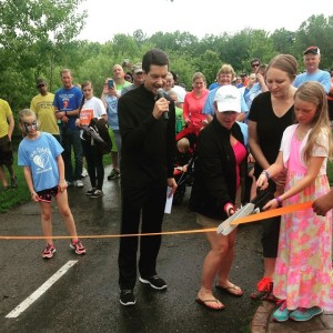 Bridget cuts the ribbon for the 2015 Greater Lansing Kidney Walk Photo by mikidneywalk 